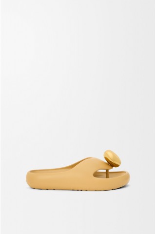 LOEWE Foam Pebble Sandal Medium Concealer Gold