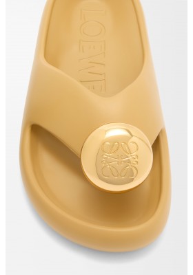 LOEWE Foam Pebble Sandal Medium Concealer Gold